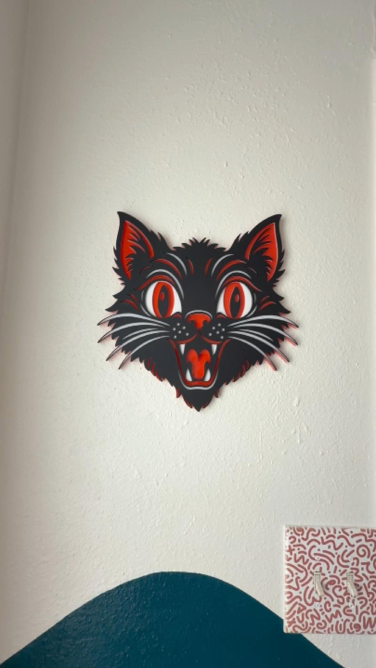 Scaredy Cat Wall Hang (11.5 x 11.5 in)
